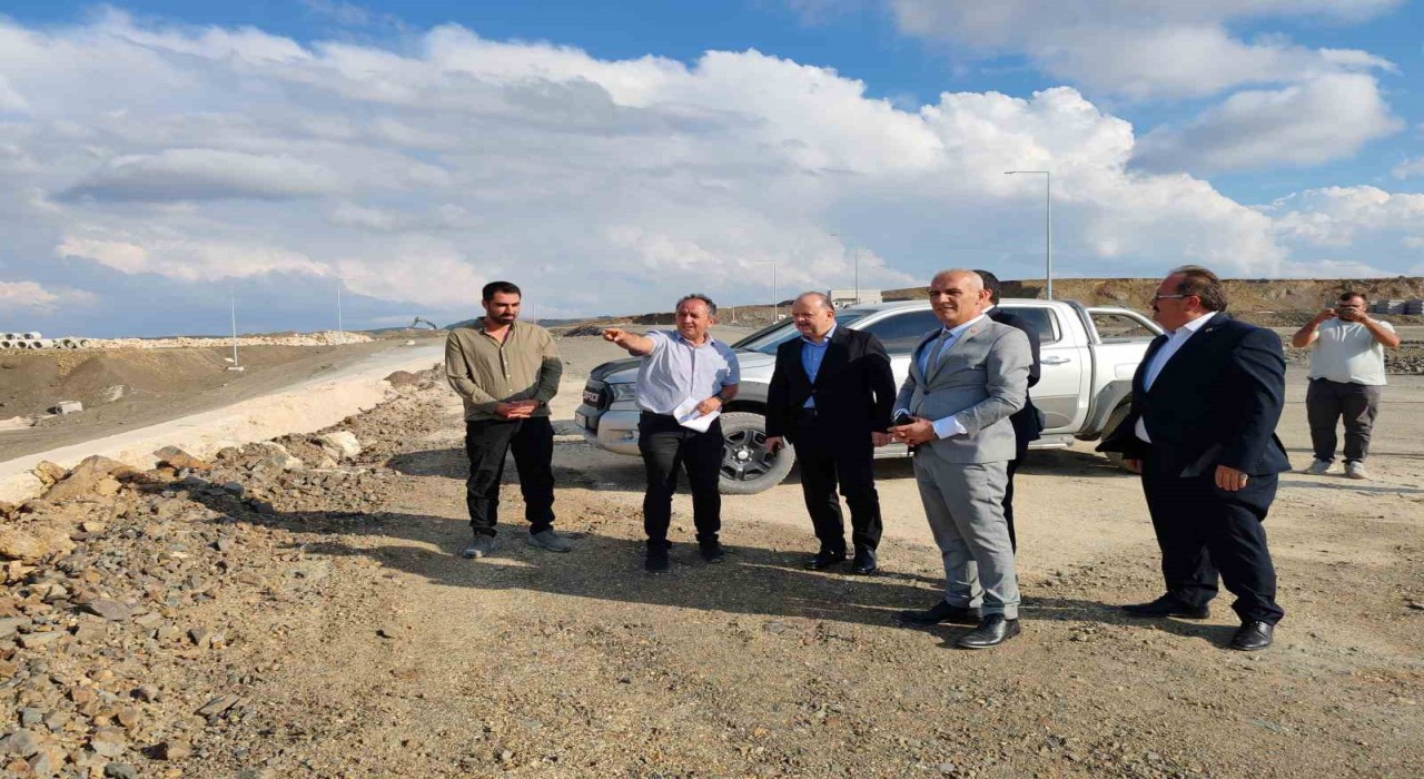 Vali Dallı Devrekani Besi Organize Tarım Bölgesinde incelemelerde bulundu