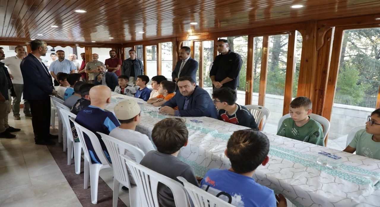 Vali Işın Yazımda Kardeşlik Var kampında öğrencilerle buluştu