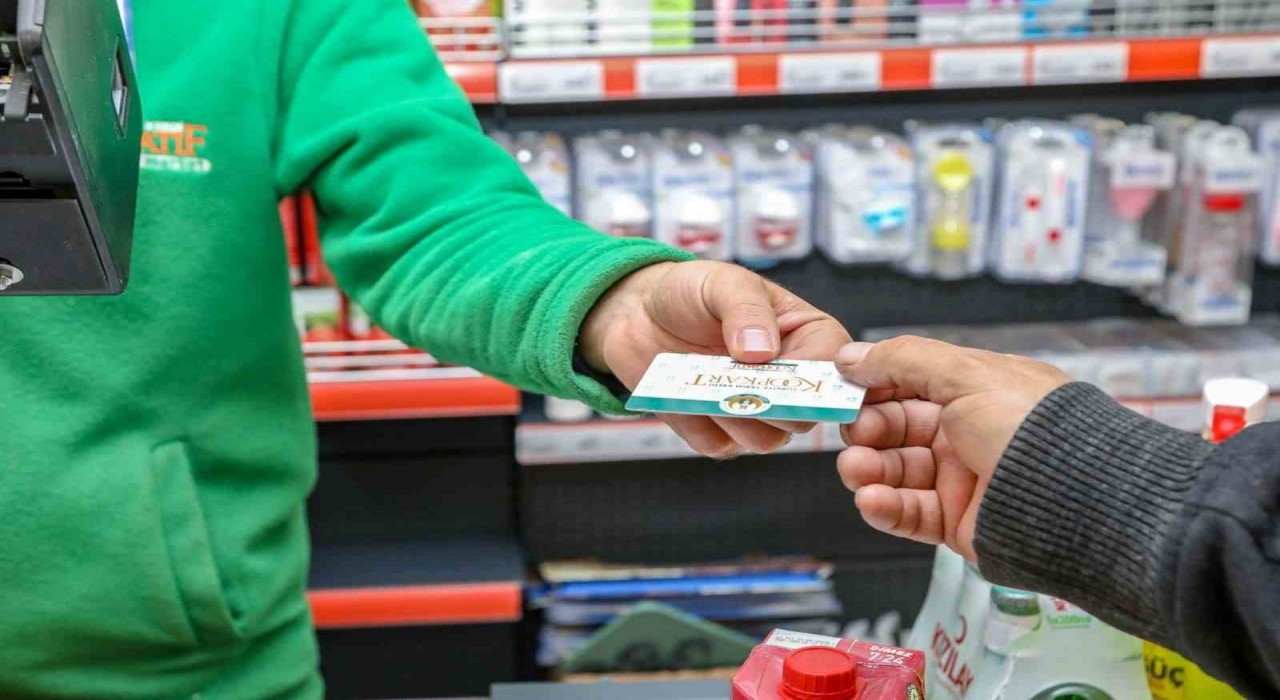 Van Büyükşehir Belediyesi bin 812 aileye sosyal kart dağıttı