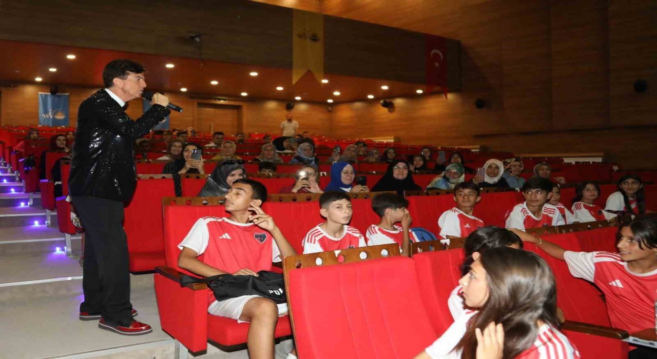 Van Büyükşehir Belediyesi ‘Meddahlık geleneğini sürdürüyor