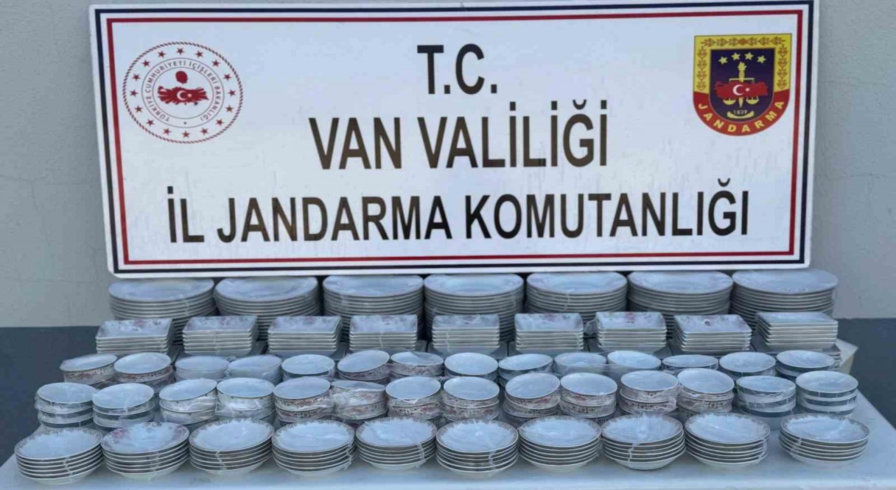 Vanda çok sayıda gümrük kaçağı malzeme ele geçirildi