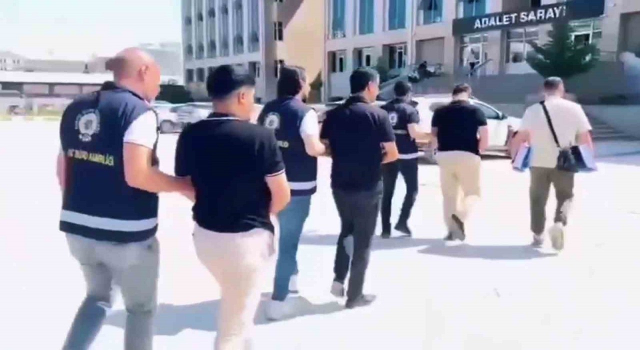 Vanda fuhuş operasyonu: 5 tutuklama