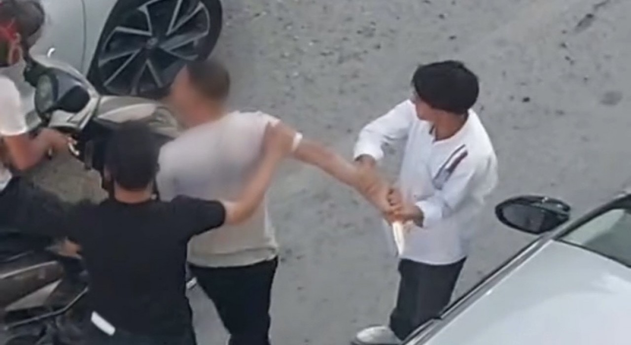 Vanda trafikte bıçaklı kavga