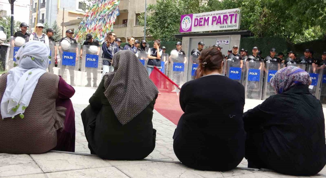 Vanlı anneler, terörsüz Türkiye istiyor