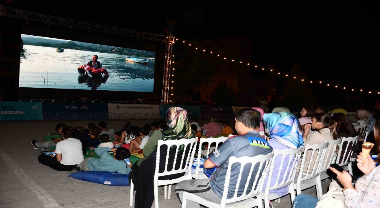 Vezirköprüde açık hava sineması ile yaz akşamı keyfi