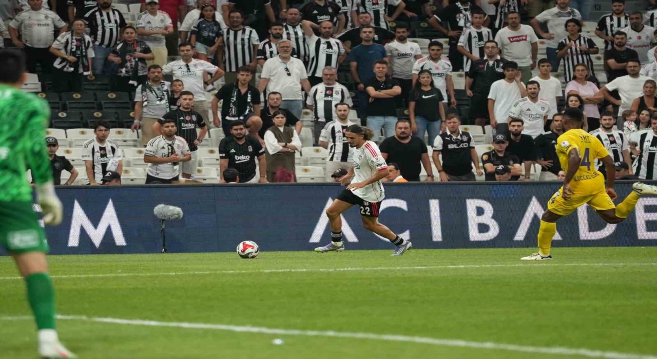 Wilfred Ndidi ile Taylan Bulut, ilk kez forma giydi