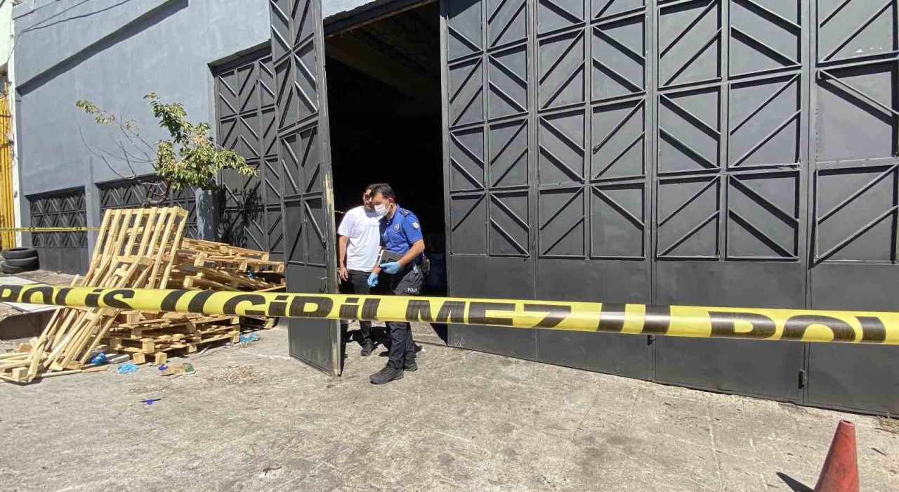 Yağ tankına düşen anne ve oğlunun cenazesi morga kaldırıldı