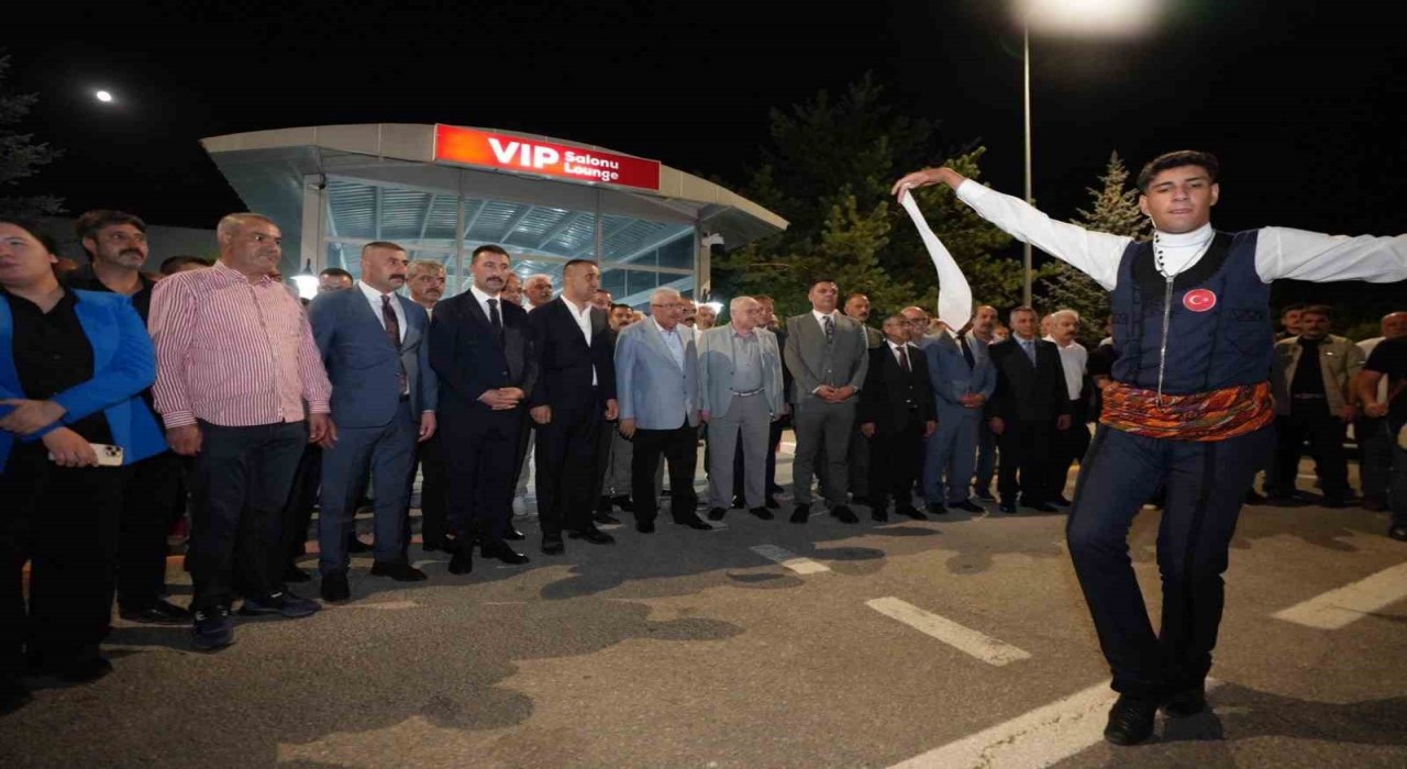 Yalçına Erzurumda coşkulu karşılama