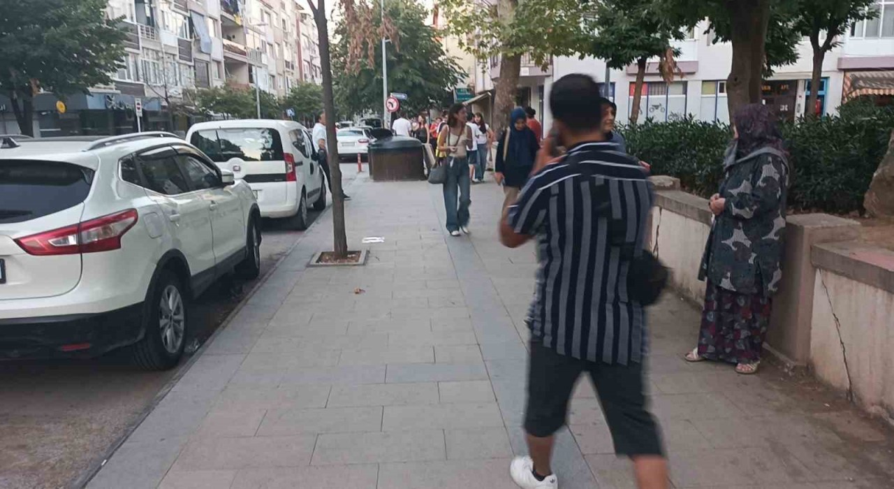 Yalova Valisi Kaya: (Balıkesirdeki deprem) 112 Acil Çağrı Merkezimize ulaşan herhangi bir olumsuz durum bulunmamaktadır