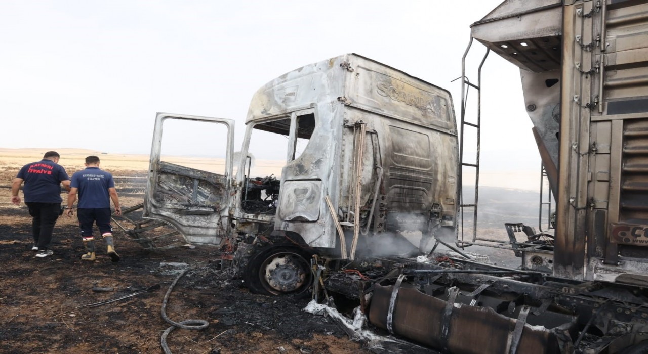 Yanan tır kullanılamaz hale geldi