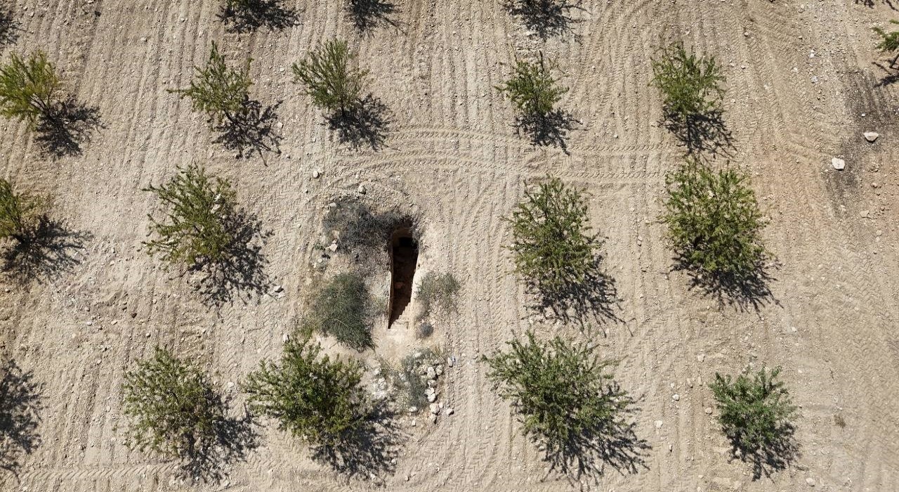 Yapay mağara zannedilen yapının kaya mezarı olduğu ortaya çıktı