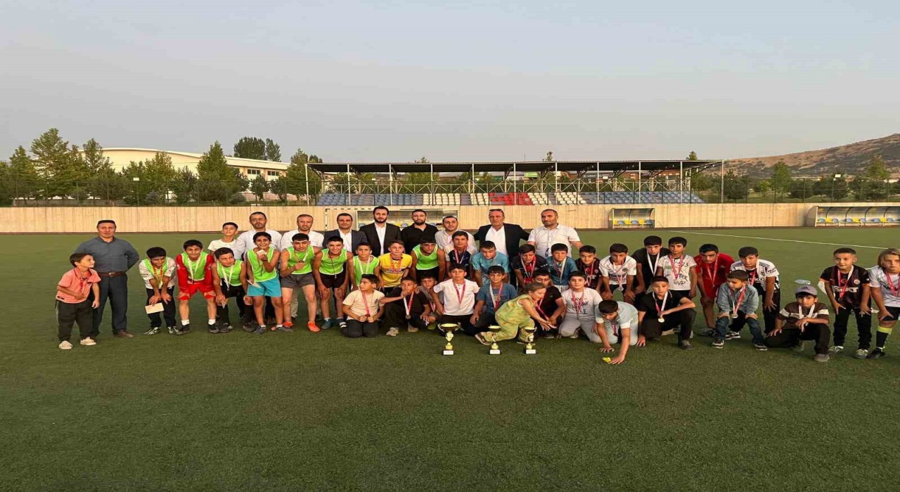 Yaz Kuran kursu öğrencileri futbol turnuvasında buluştu