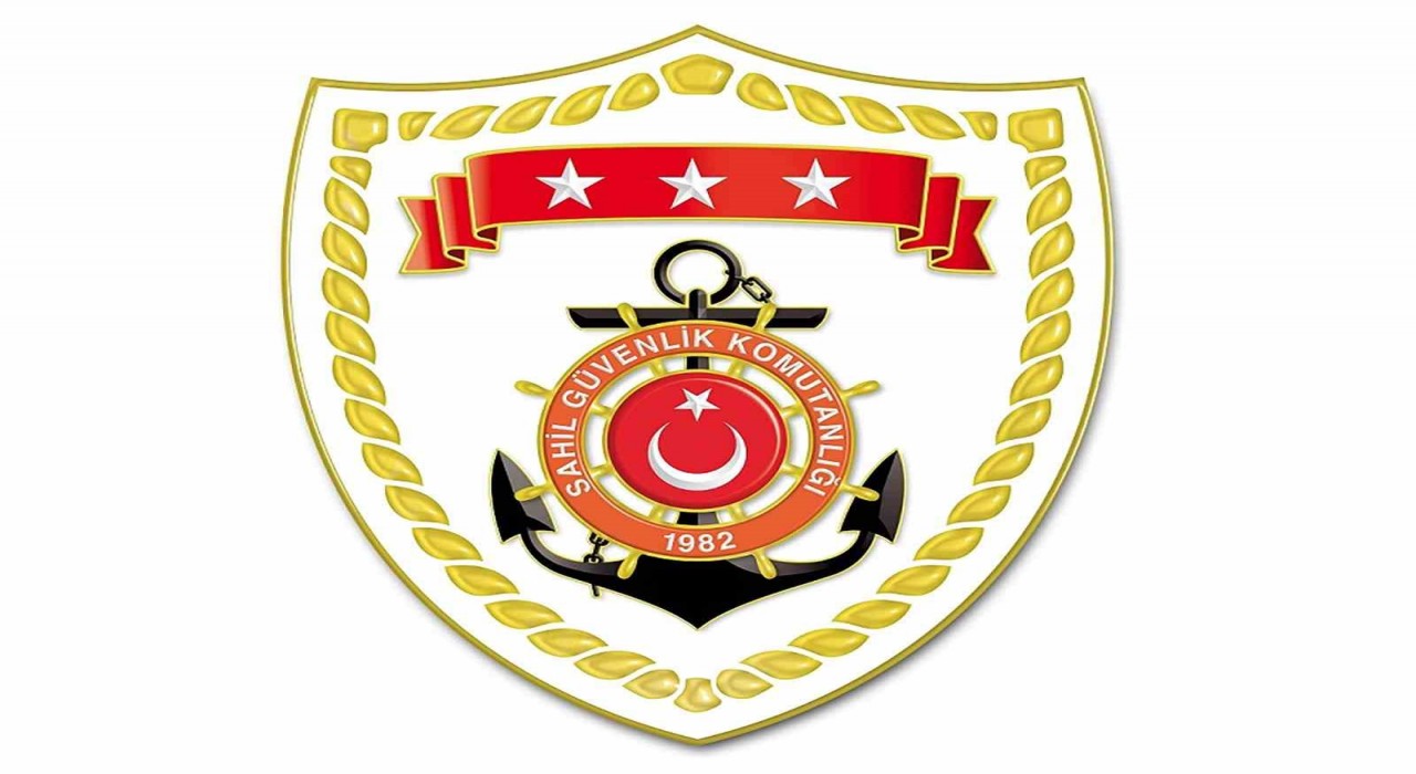 Yelkenli teknede 46 düzensiz göçmen ve 3 göçmen kaçakçısı yakalandı