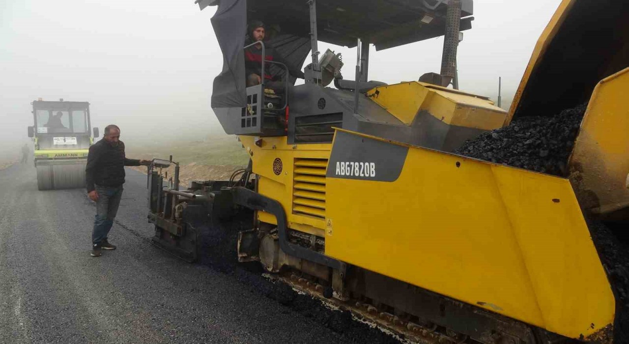 Yeşil Yol Projesi kapsamında çalışmalar başladı: Bayburtu Uzungöle bağlayacak yola asfalt seriliyor