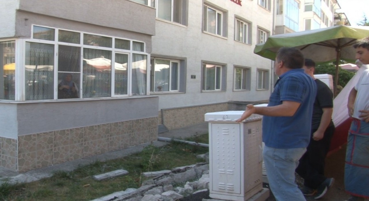 Yıkılan bahçe duvarıyla ilgili vatandaş ve pazarcı arasında gerginlik çıktı