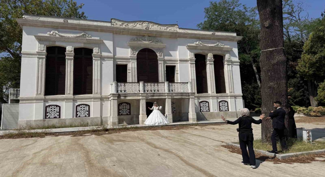 Yıldız Parkındaki tarihi kasırlar evlenenlerin fotoğraf platosu oldu