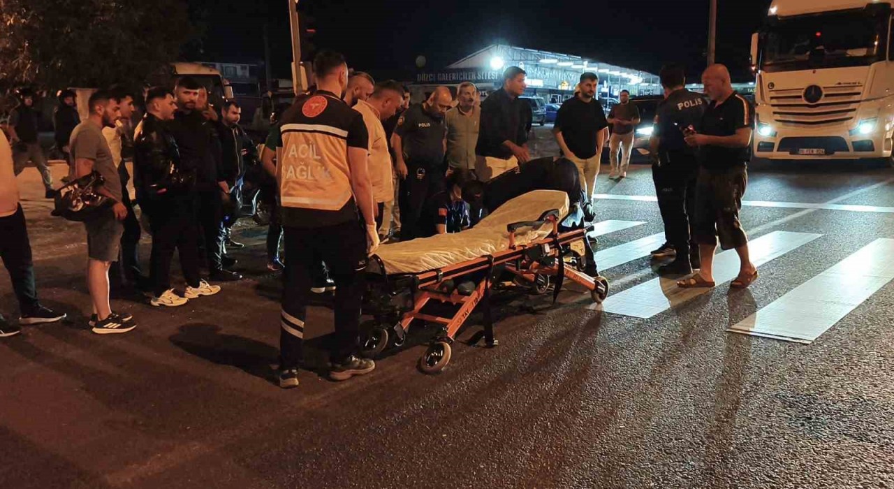 Yola aniden fırlayan yayaya motosiklet çarptı 1 yaralı