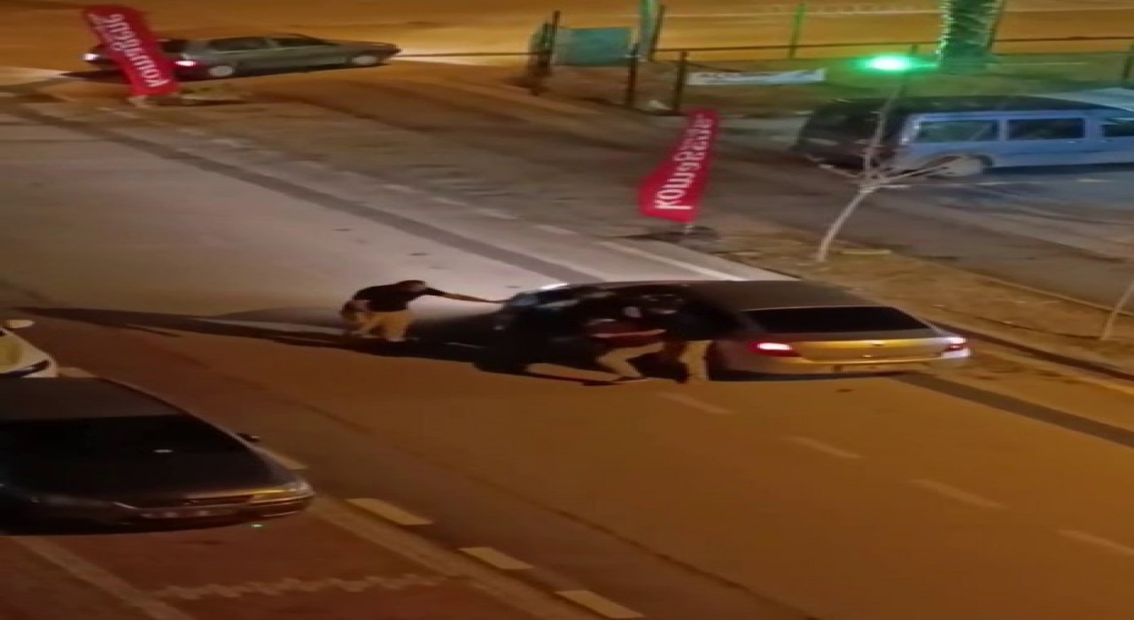 Yolunu kestikleri sürücüyü araçta darp ettiler