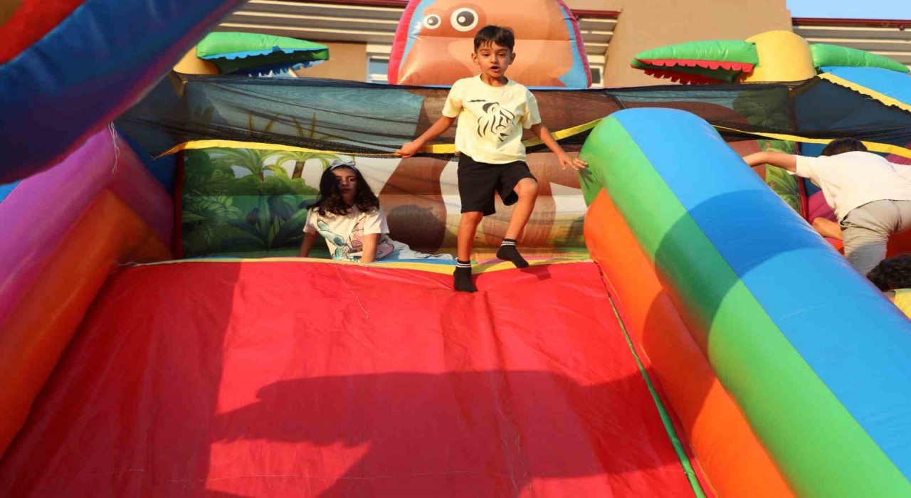 Yozgat Belediyesinin düzenlediği mahalle şenlikleriyle çocuklar doyasıya eğlendi