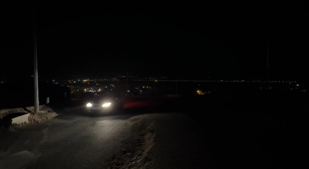 Yüksekovada aydınlatma sorunu: Direkler var ama lambalar yanmıyor