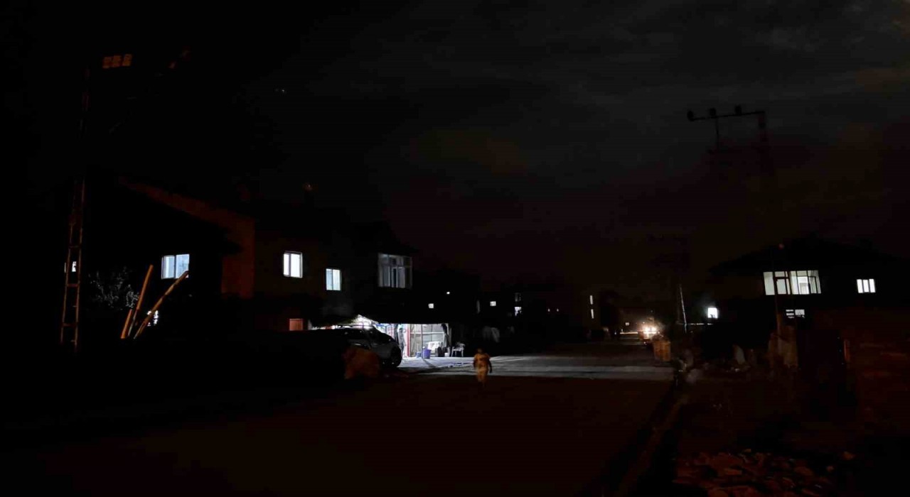 Yüksekovada karanlık sokak tepkilere neden oldu