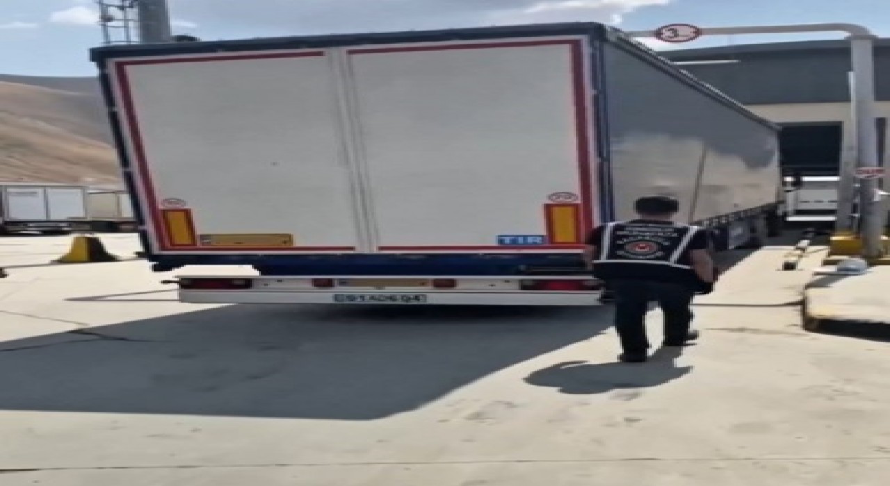 Yüksekovada tırda 65 kilo uyuşturucu ele geçirildi