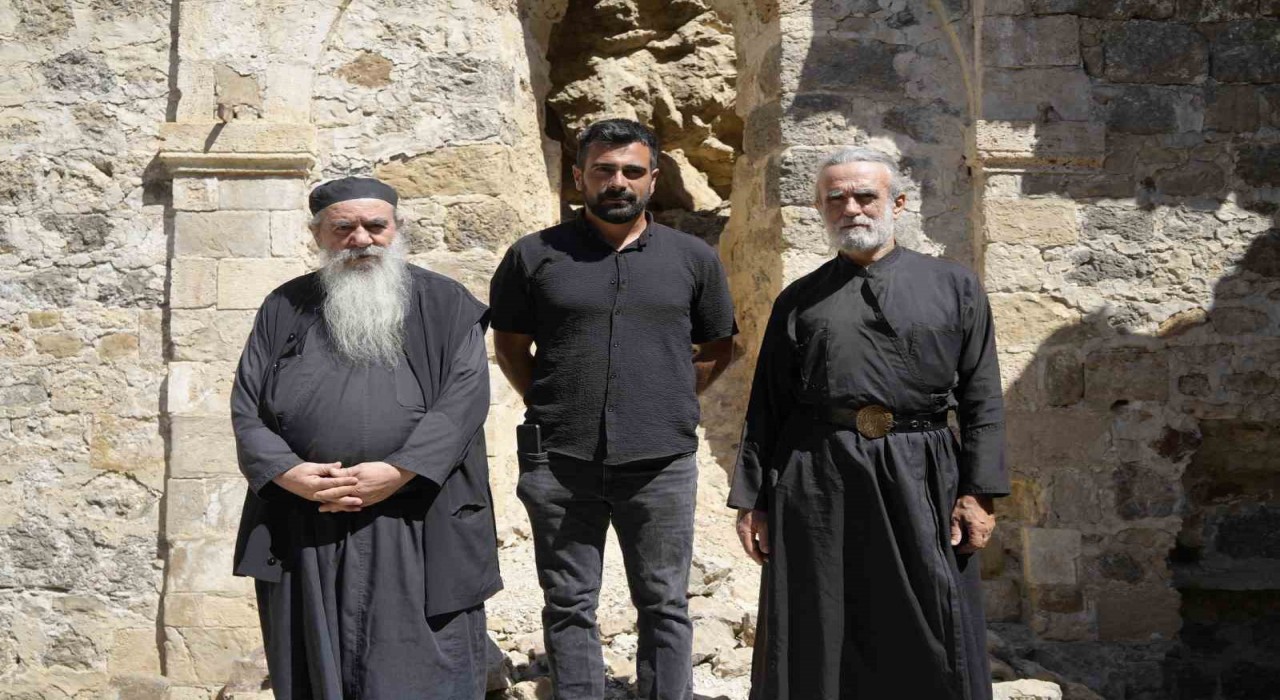 Yunan keşişlerden Gümüşhanedeki Hutura Kilisesine ziyaret