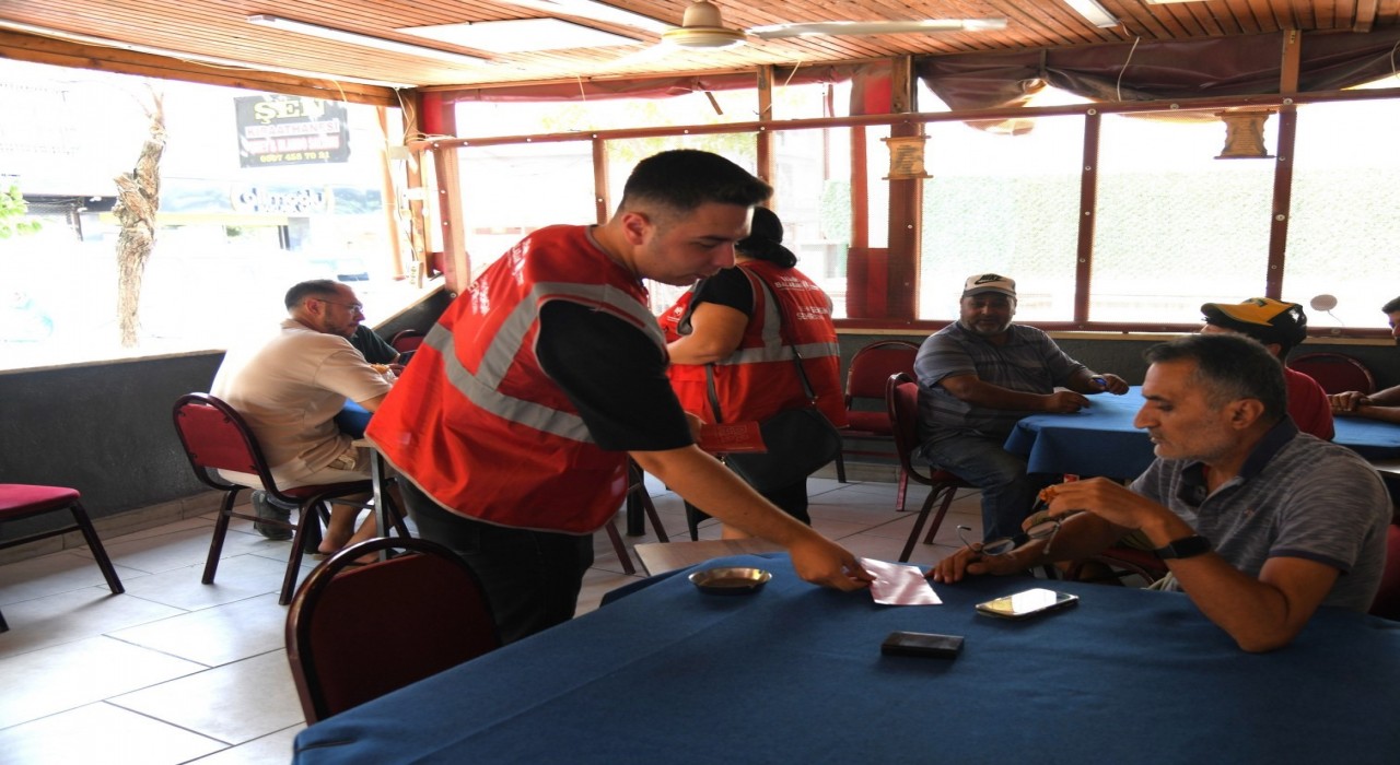 Yunusemre Belediyesi ekipleri kıraathanelerde vatandaşı dinliyor