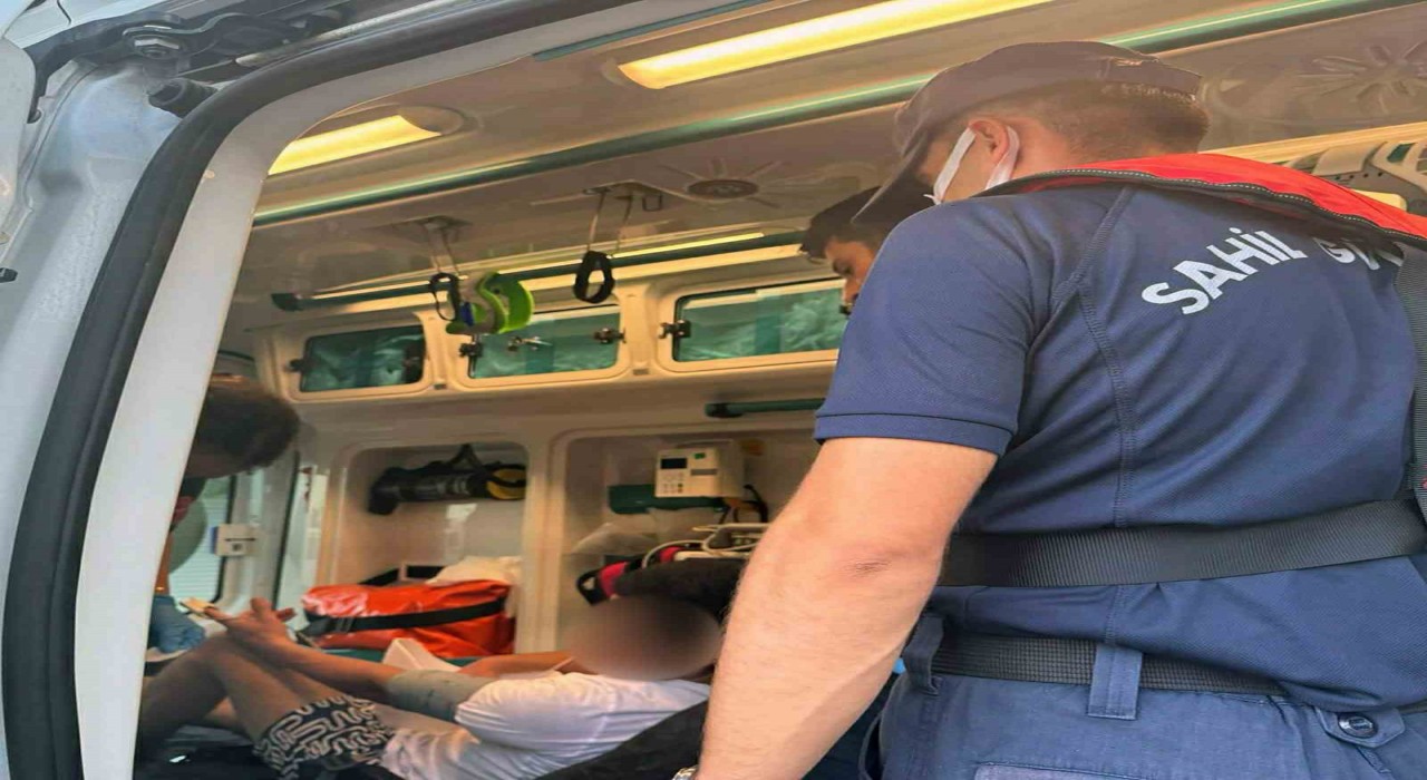 Yüzerken yaralanan vatandaşa tıbbi tahliye gerçekleştirildi