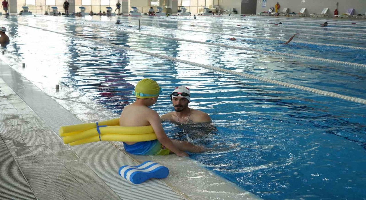 Yüzme Bilmeyen Kalmasın projesi ile Niğdede binlerce çocuk yüzme öğrendi