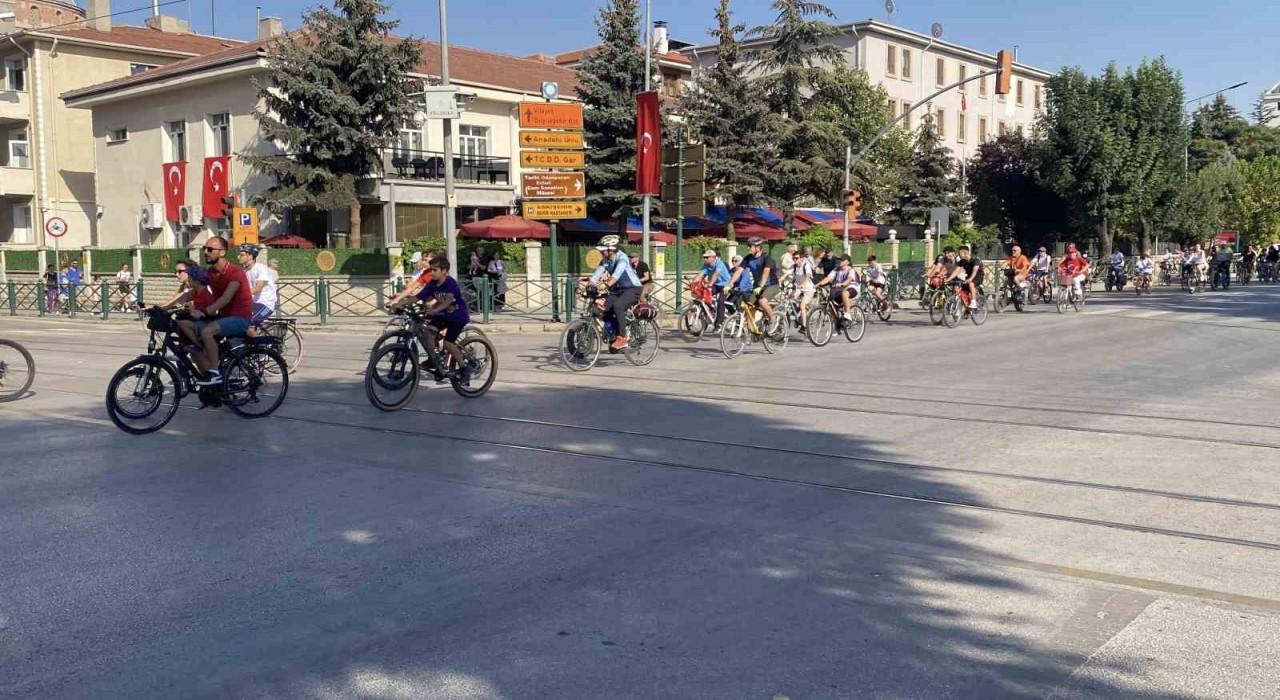 Zafer Bayramını pedal çevirerek kutladılar