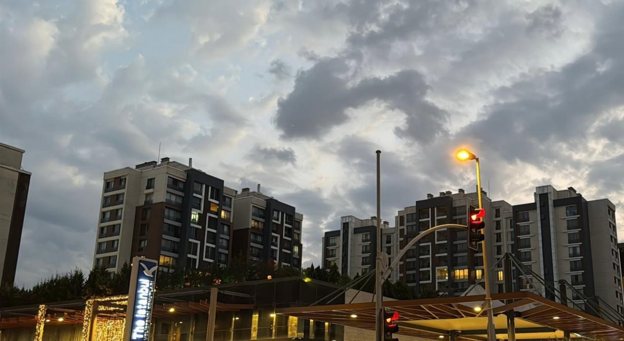 Zeytinburnunda 9. kattan düşen 1 yaşındaki çocuk hayatını kaybetti