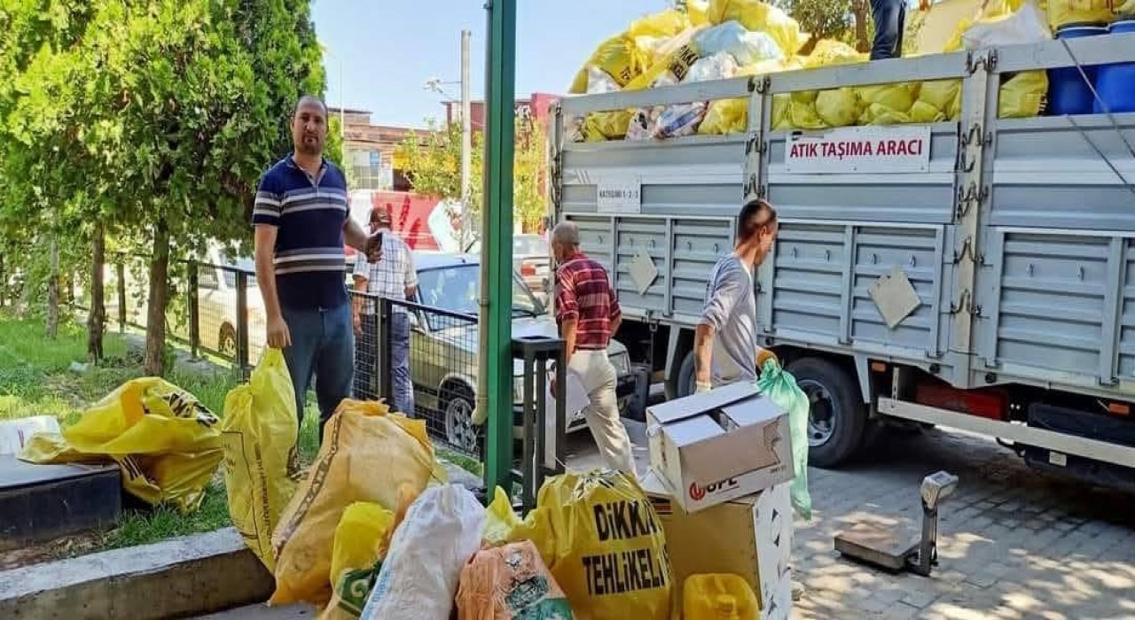 Zirai ilaç ambalajları kampanyasına çiftçiler destek veriyor
