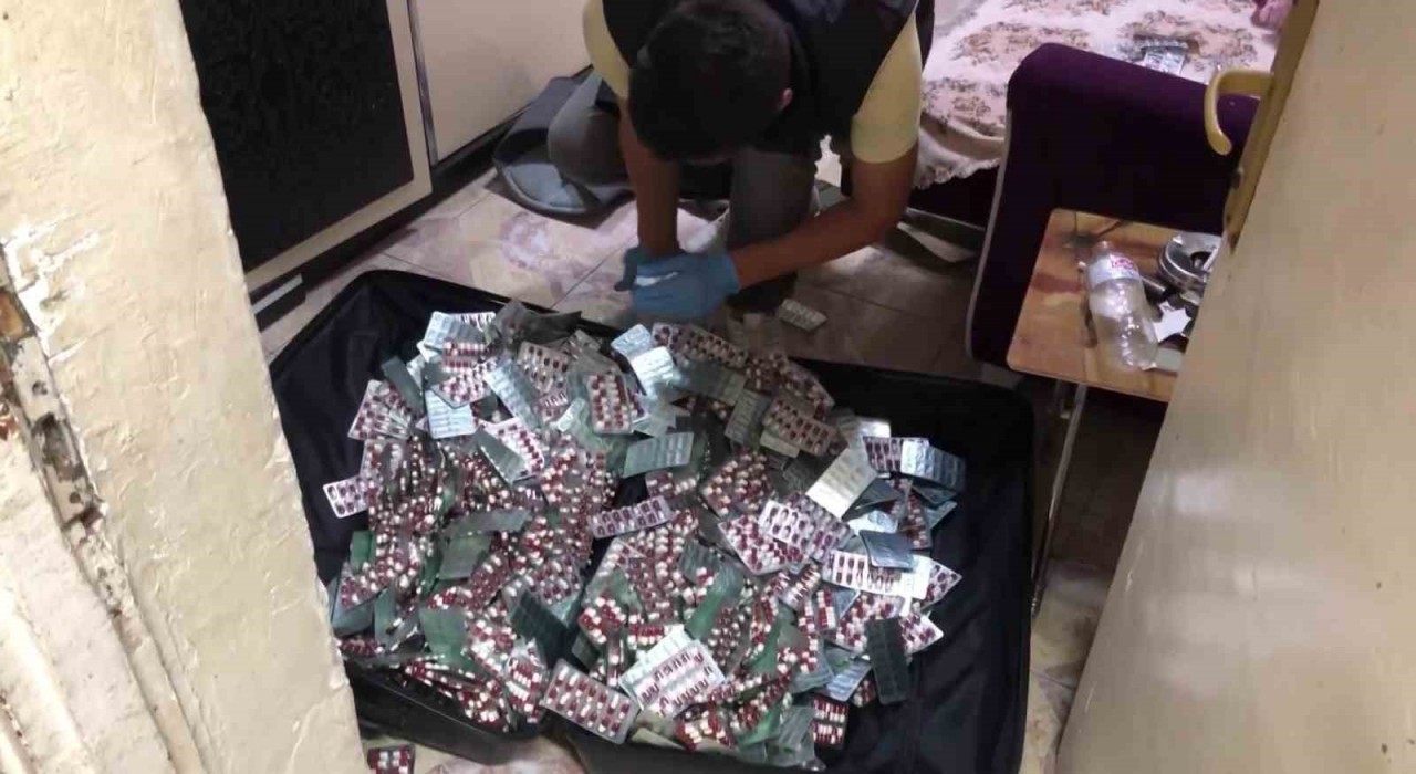 10 bin adet uyuşturucu hapla yakalandılar: Uyuşturucu satmıyoruz savunması yaptılar