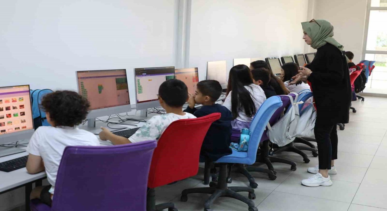 10 bin çocuk Melikgazinin yaz kurslarında tatilini dolu dolu geçirdi