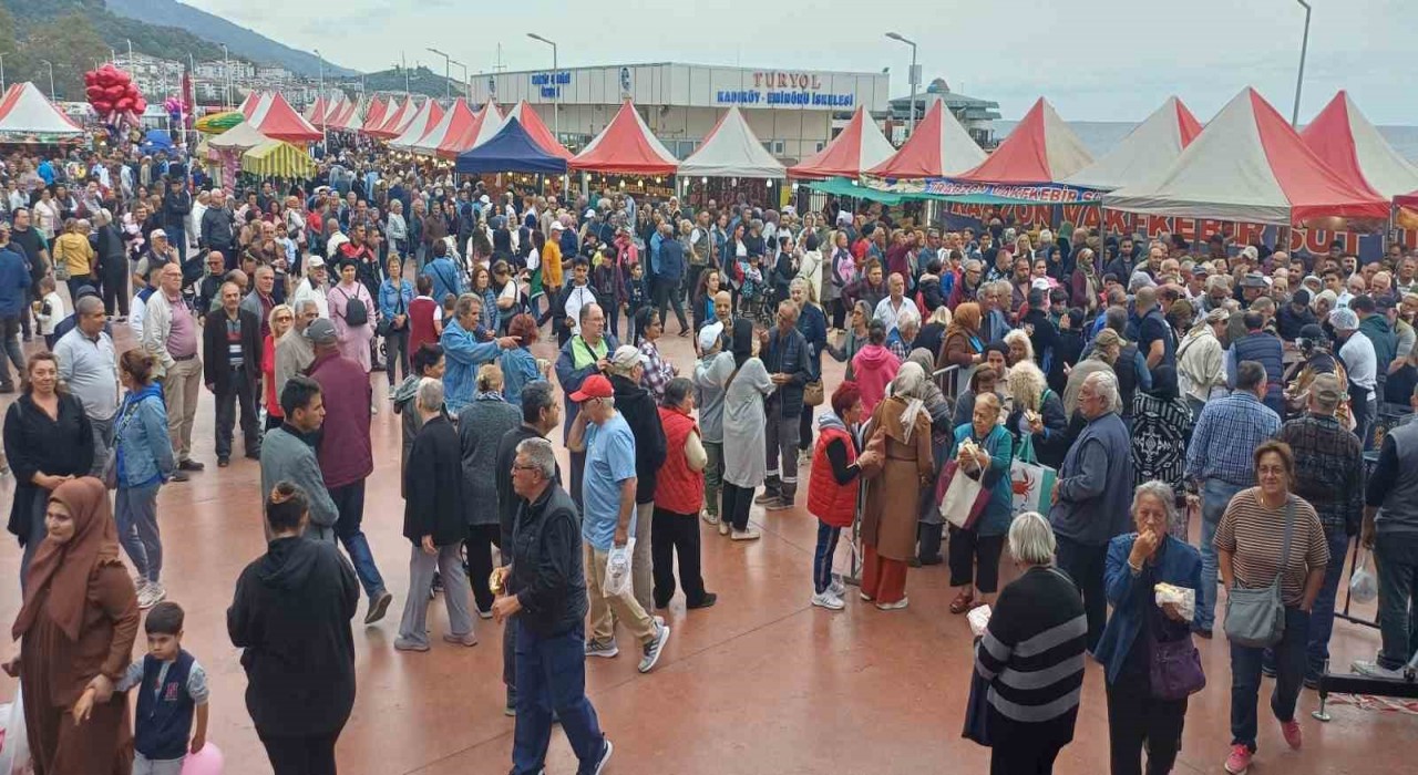2. Çınarcık Hamsi Festivalinde 4 ton balık ikram edildi