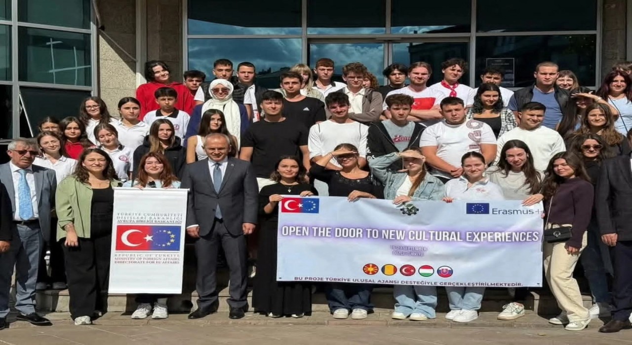 38 yabancı genç Akçakocada bir araya geldi