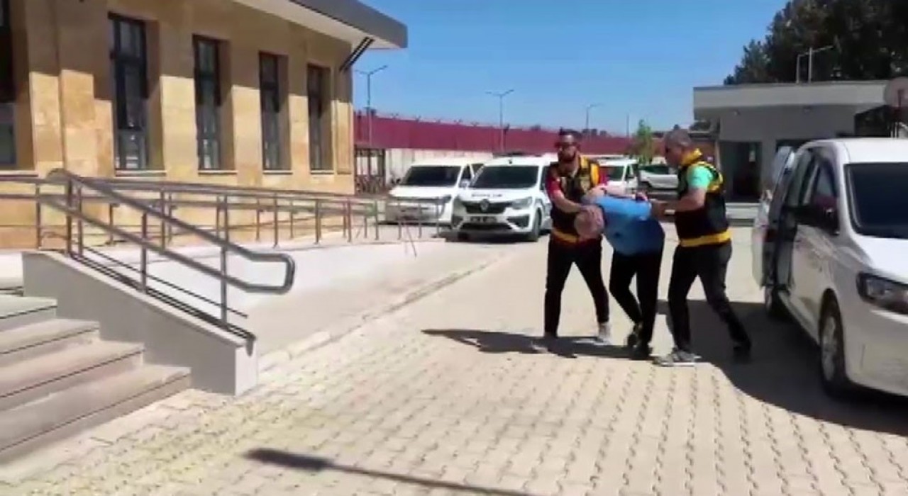 46 yıl hapisle aranan dolandırıcı sokağa çıkınca yakalandı