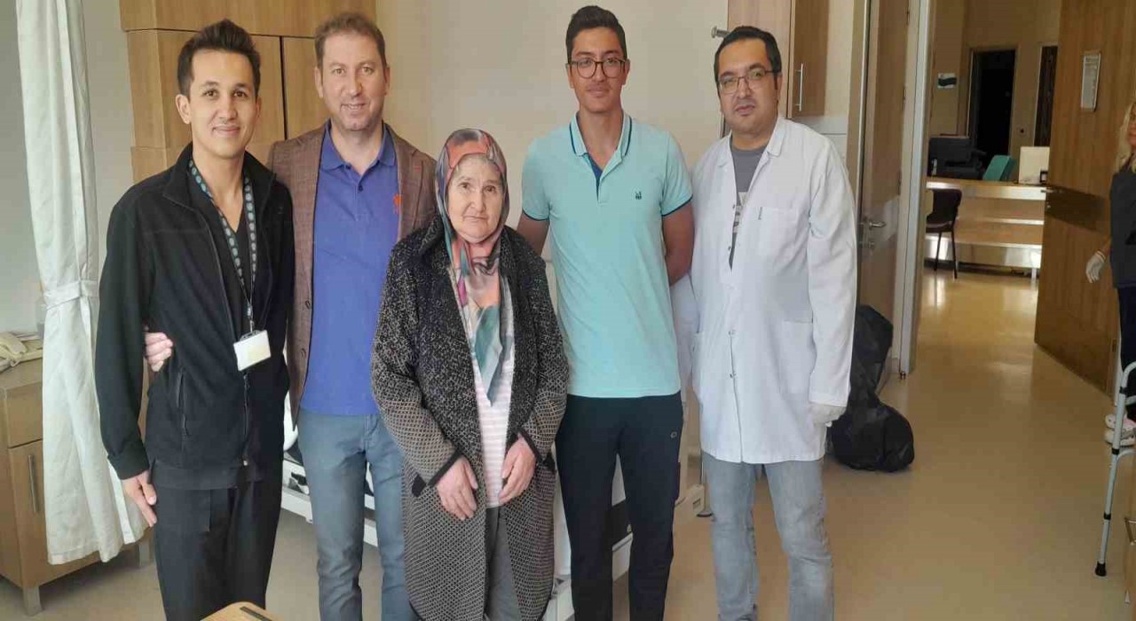 7 yıldır yürüyemeyen hasta, 9 günde sağlığına kavuştu