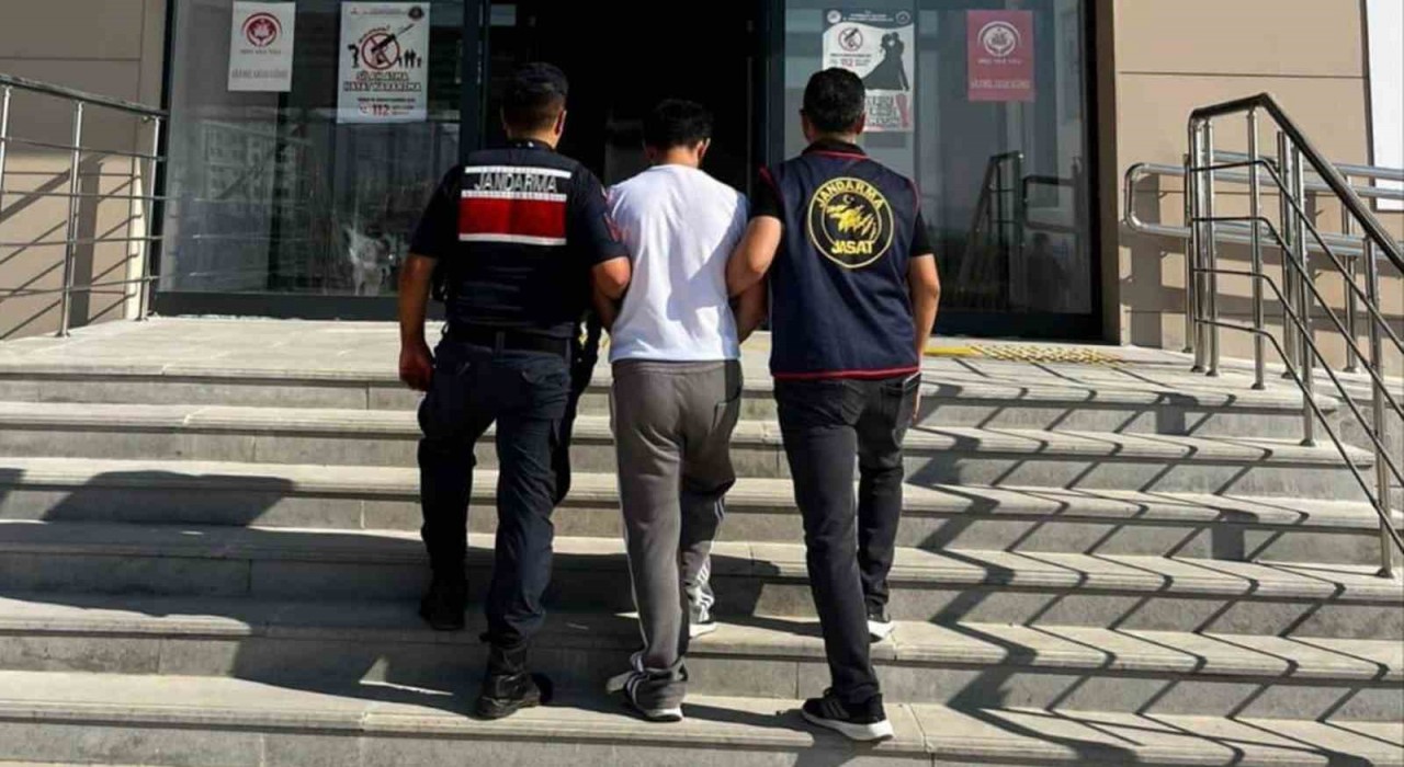 98 suç kaydı bulunan 21 yaşındaki firari yakalandı
