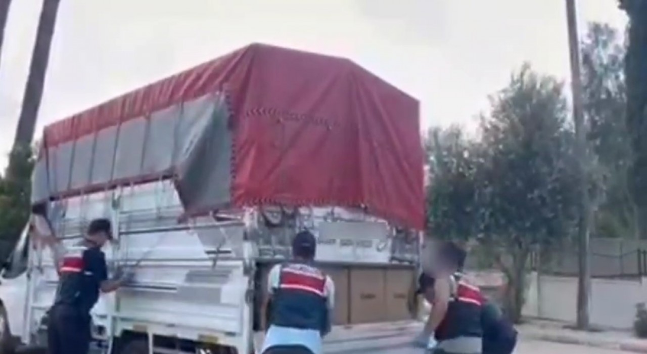 Adanada 2 milyon 400 bin kaçak makaron ele geçirildi