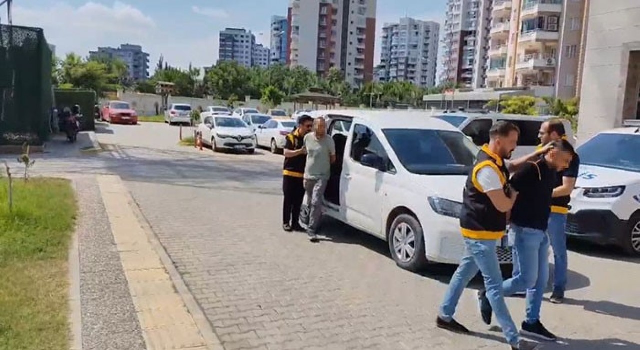 Adanada çöpleri aşağı atmayın diye uyaran temizlikçi dövüldü: Şüpheli baba oğul yakalandı