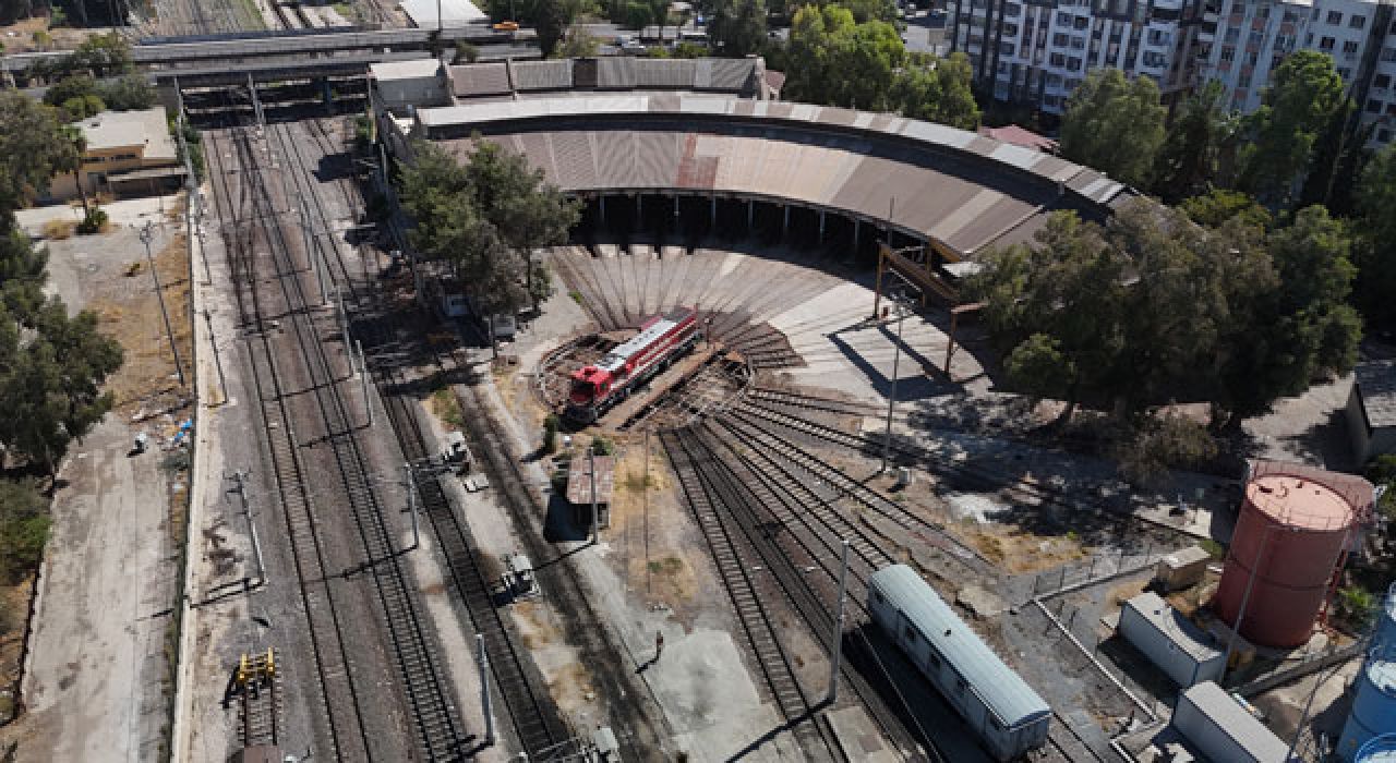 Adana’da Kasım Gülek Köprüsü Yıkılıyor