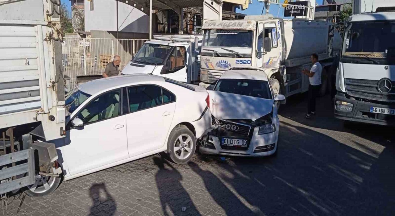 Adıyamanda, 4 araç bir birine girdi