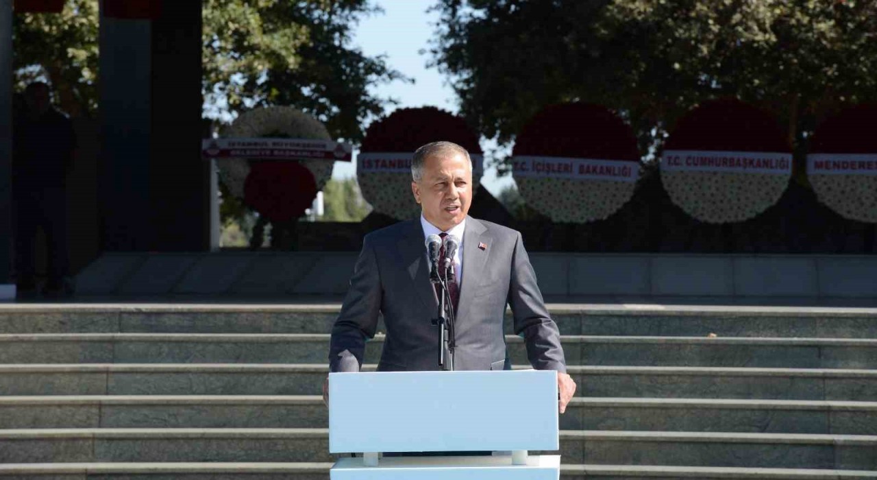 Adnan Menderes ve yol arkadaşları kabirleri başında anıldı