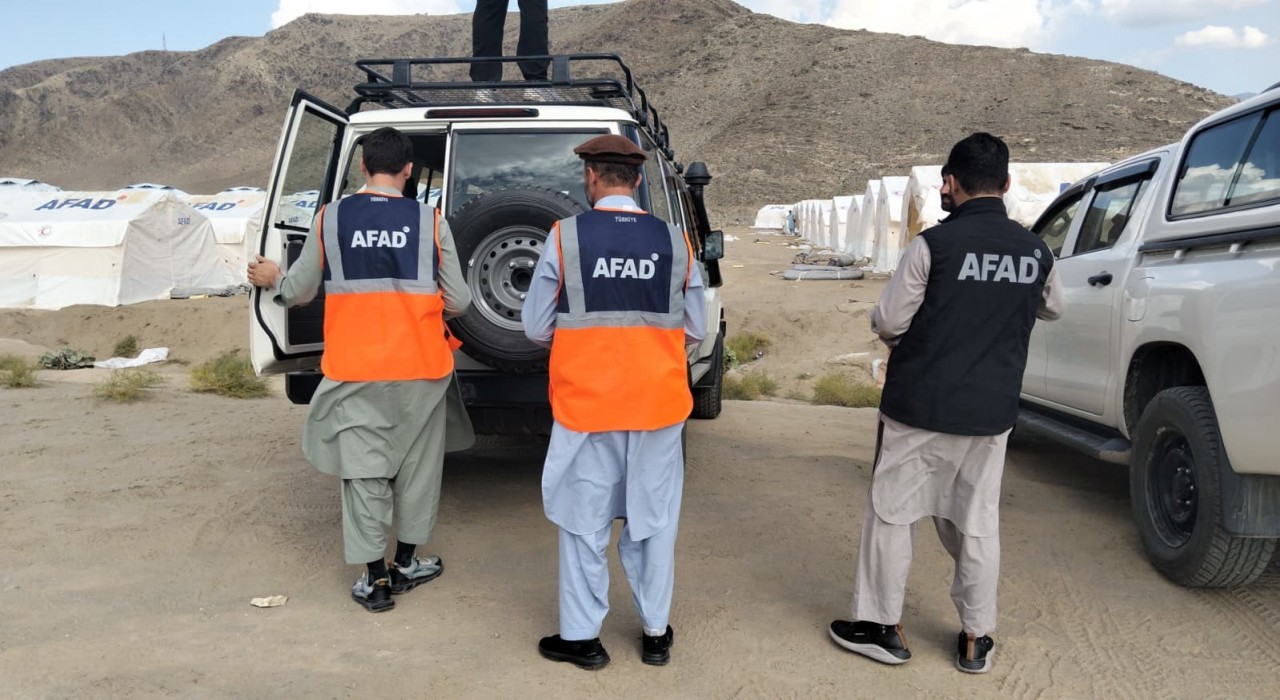 Afganistana gönderilen deprem yardımları bölgeye ulaştı