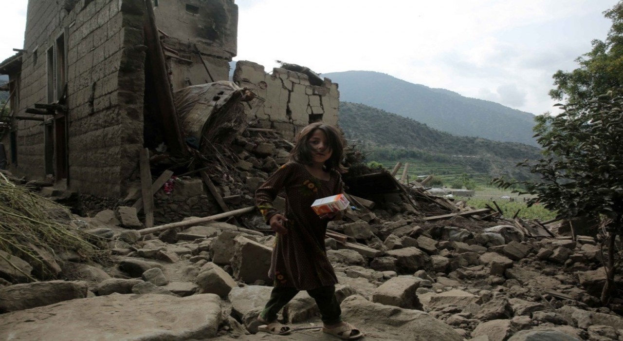 Afganistandaki depremde can kaybı 2 bini geçti