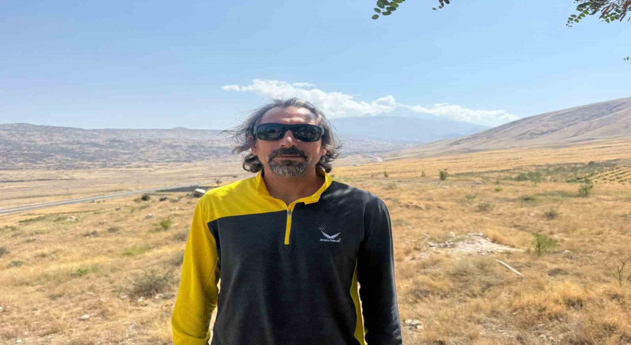 Ağrı Dağının zirvesinde buzul çatlakları görüntülendi