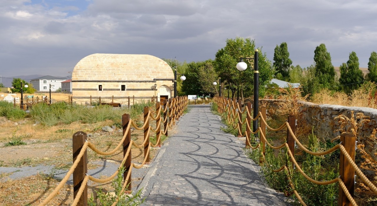 Ağrıda tarihi Hamur Kümbeti restore edildi