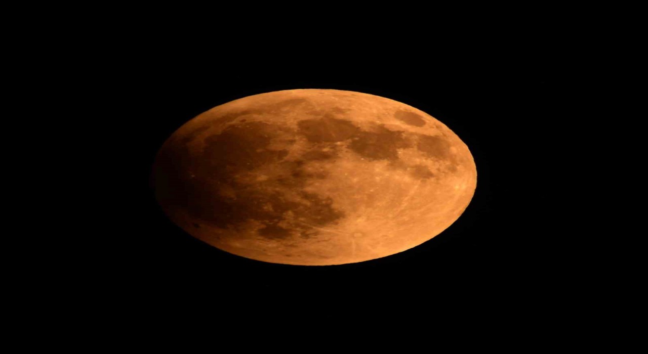 Ahlatta Kanlı Ay tutulması görüntülendi